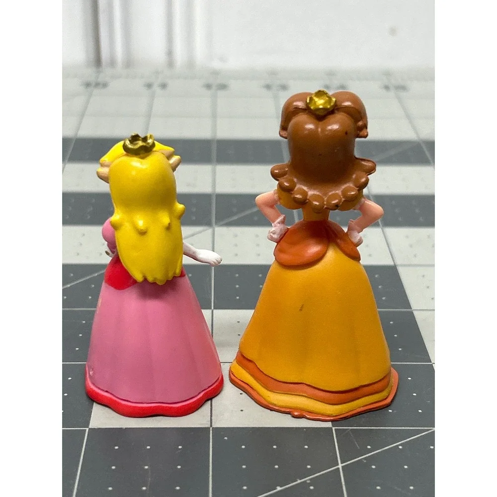 Nintendo Princess Peach Daisy 2007 Mini Figures 2.5